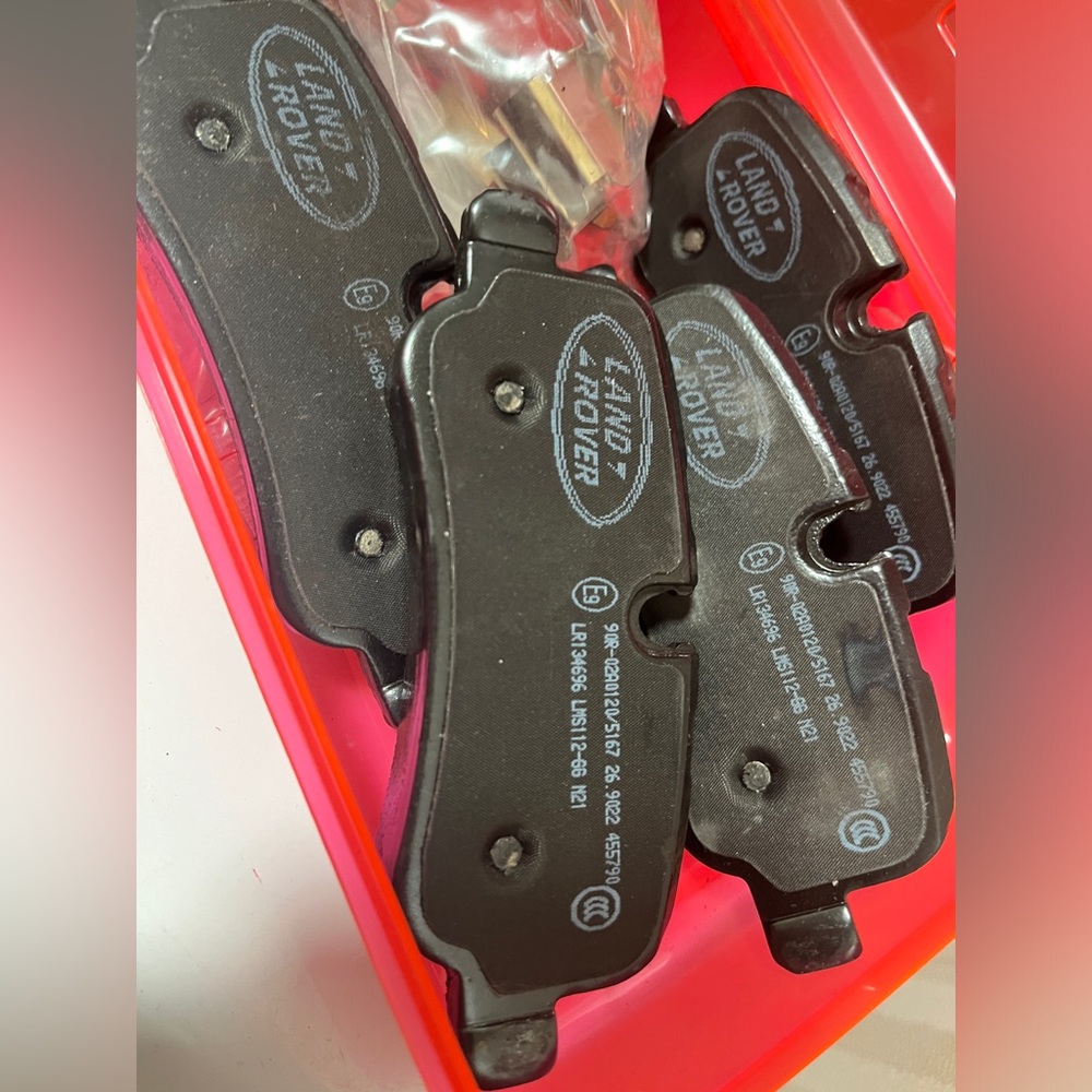 NEW, open box: OEM Rear Brake Pads Land Rover Discovery and Range Rover Sport - Picture 3 of 4